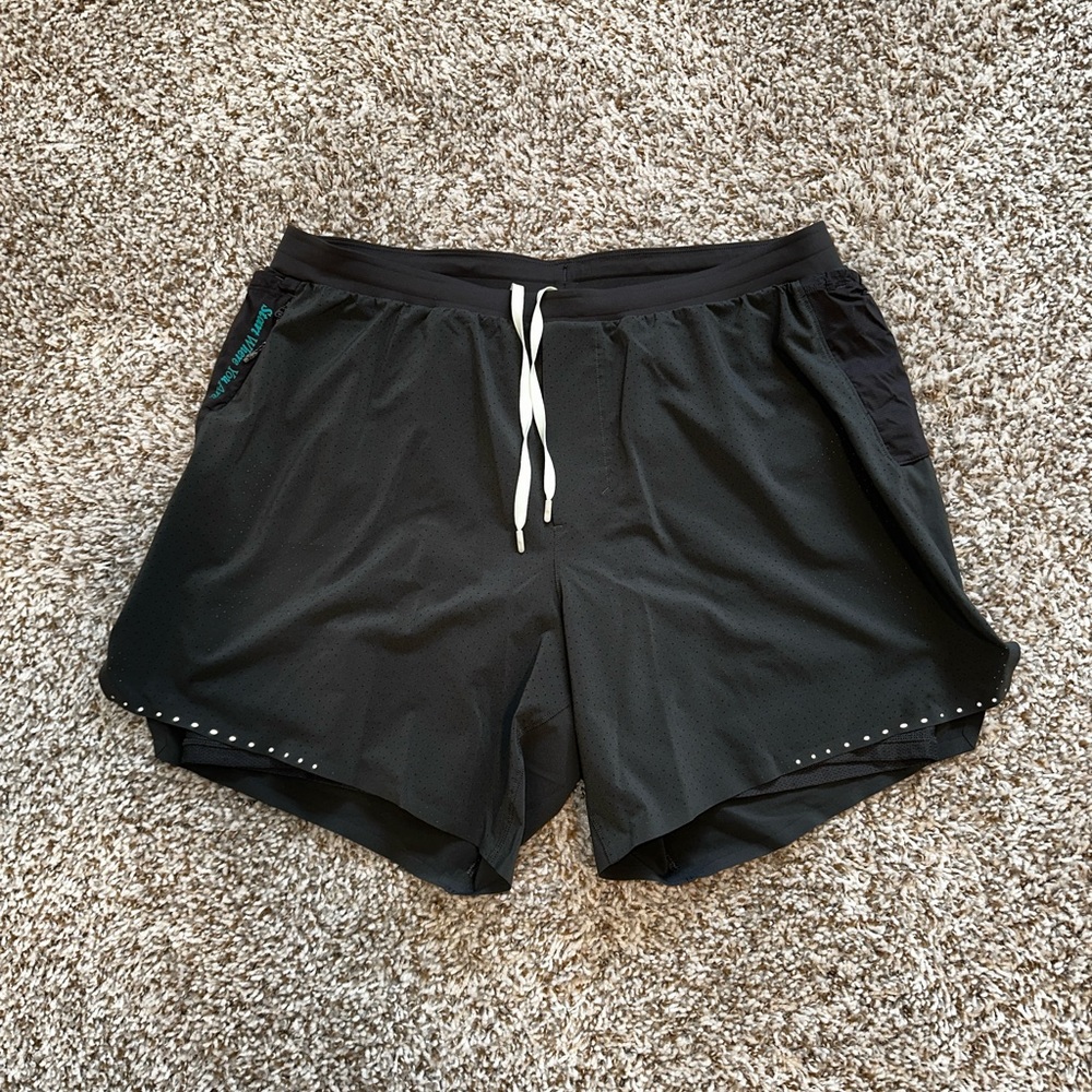 Lululemon Fast and Free road to trail Shorts 6” sz Large